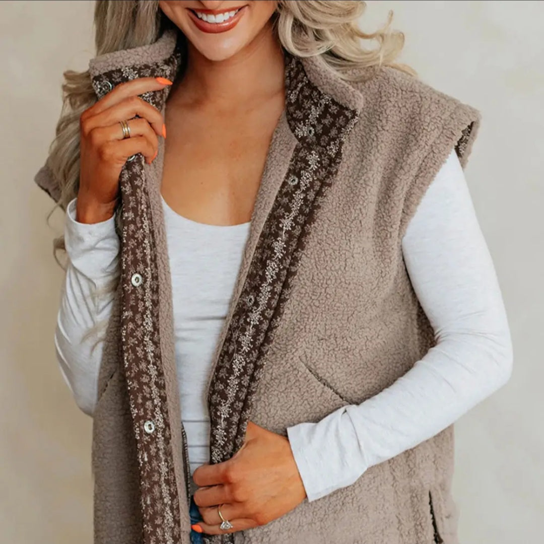 Lovesoft Goat Side Bows Sherpa Fleece Vest Sz M