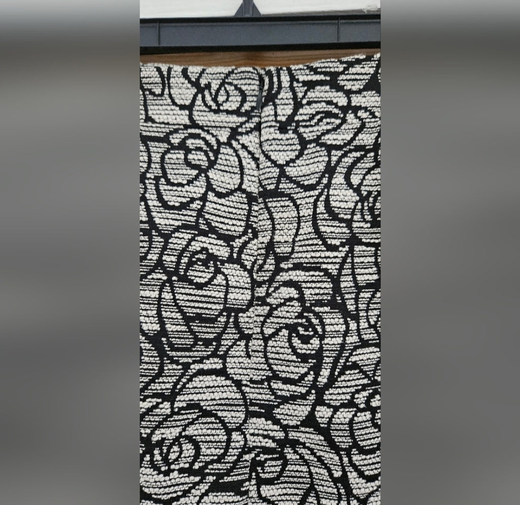 Ann Taylor Petite Blk & White Mini Skirt Size 8P