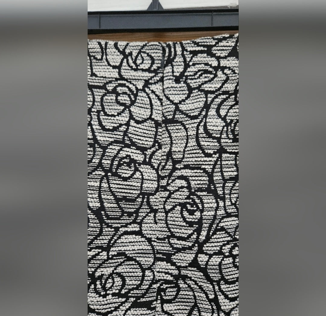 Ann Taylor Petite Blk & White Mini Skirt Size 8P