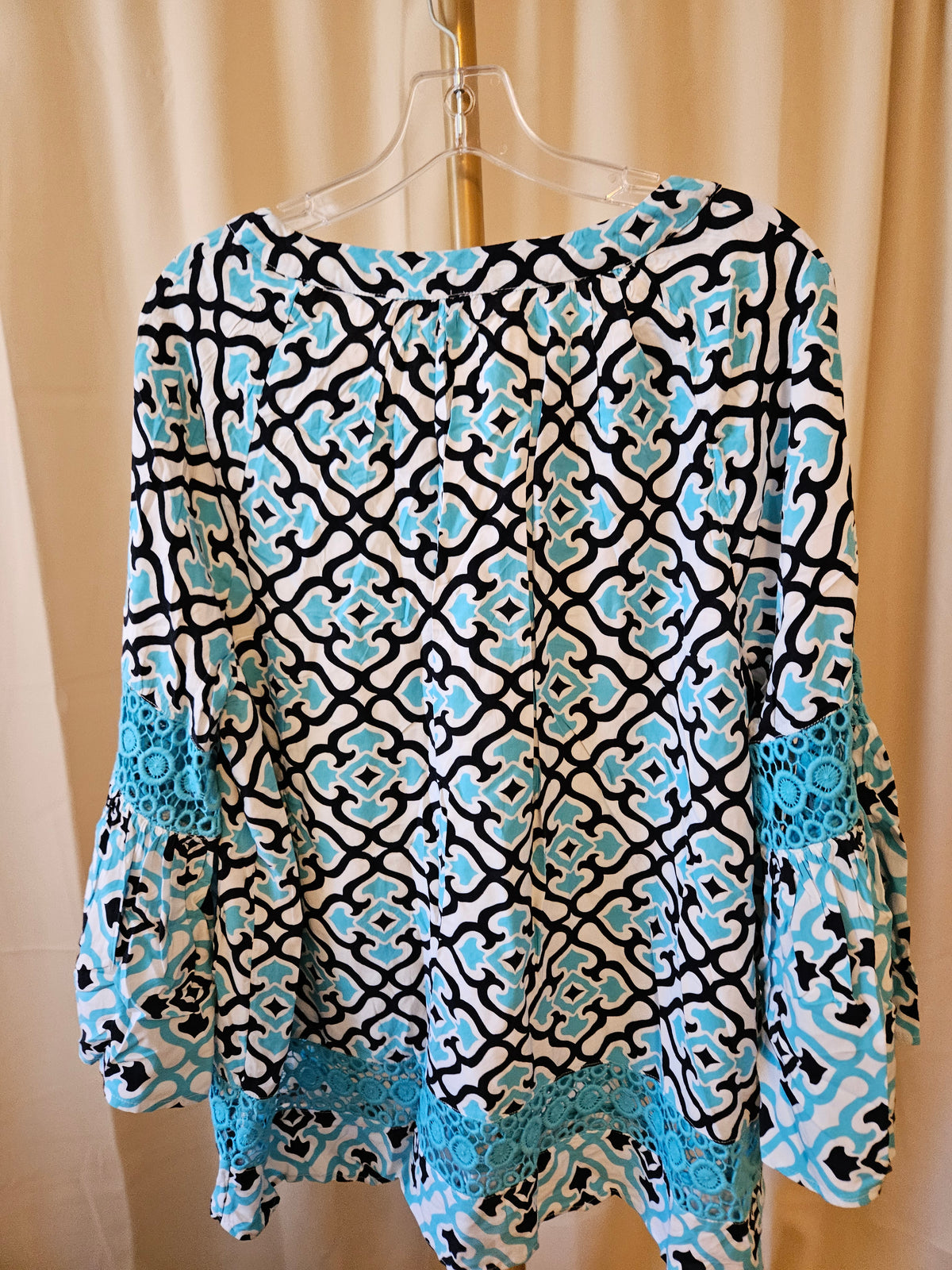 Crown & Ivy XL Turquoise & Black Oversized Bell Sleeve Top