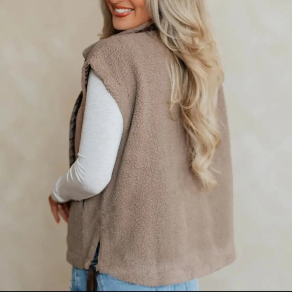 Lovesoft Goat Side Bows Sherpa Fleece Vest Sz M