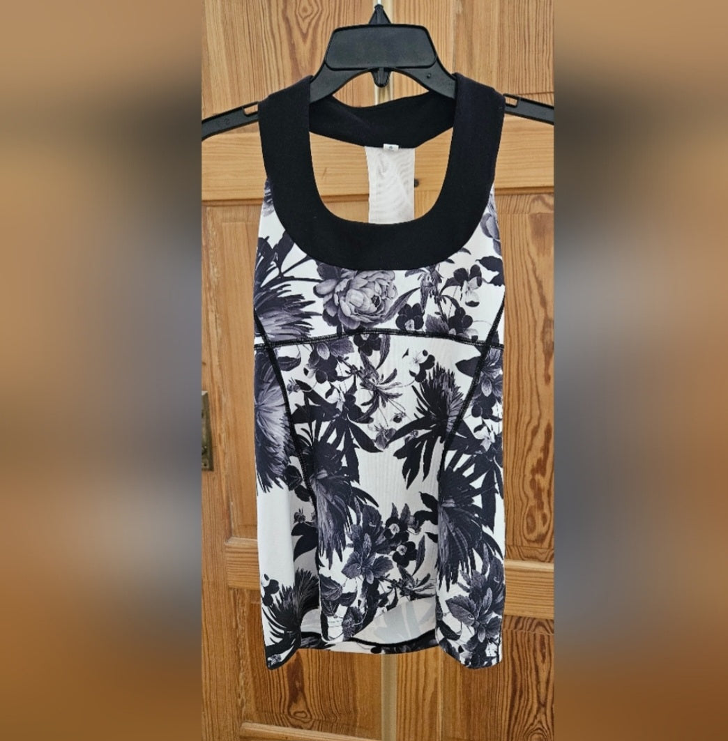Lululemon Blk & White Brisk Bloom Razor Back Top Size 8