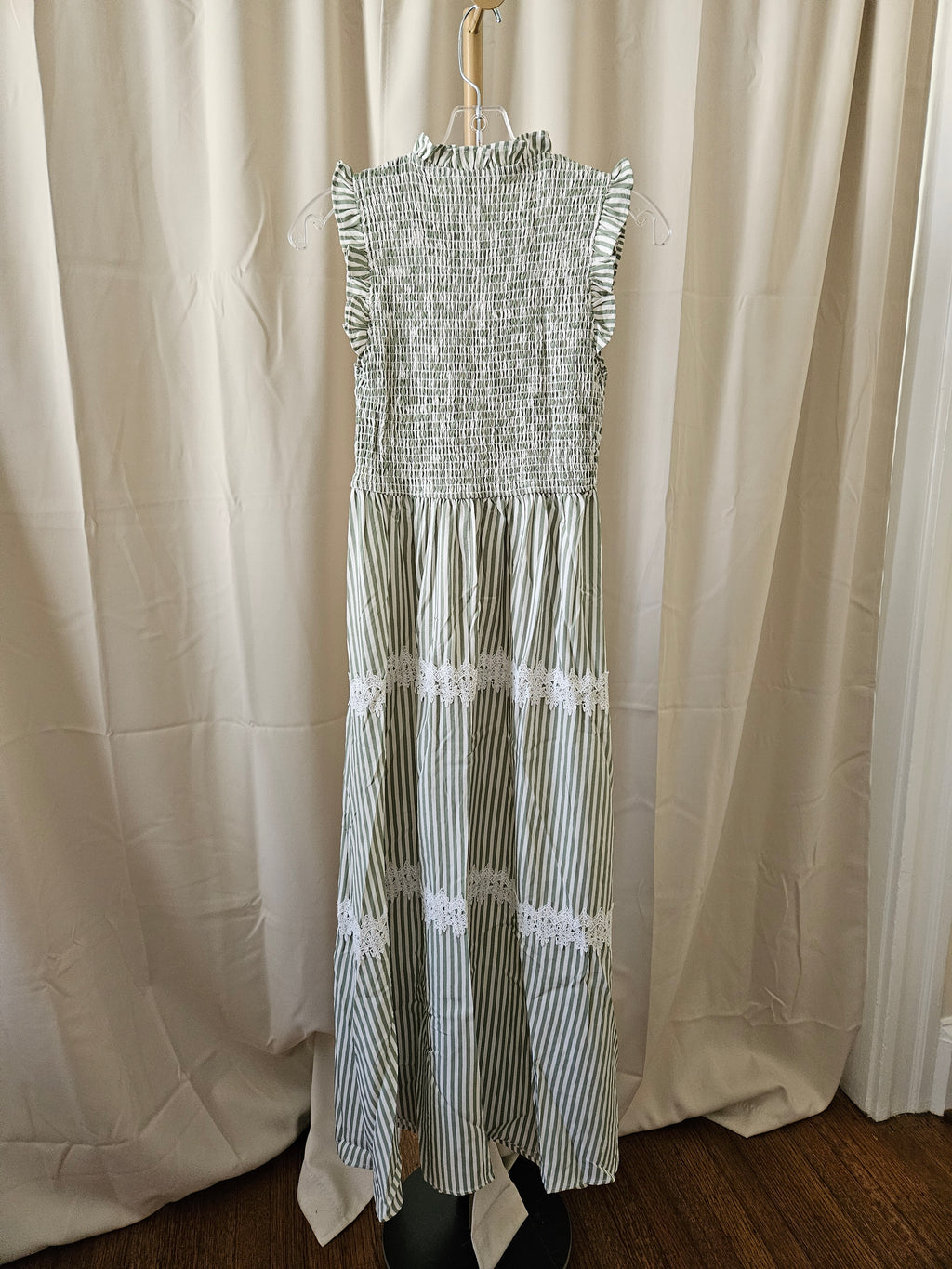 Rosa Clothing Green & White Smocked Maxi Dress 🌿