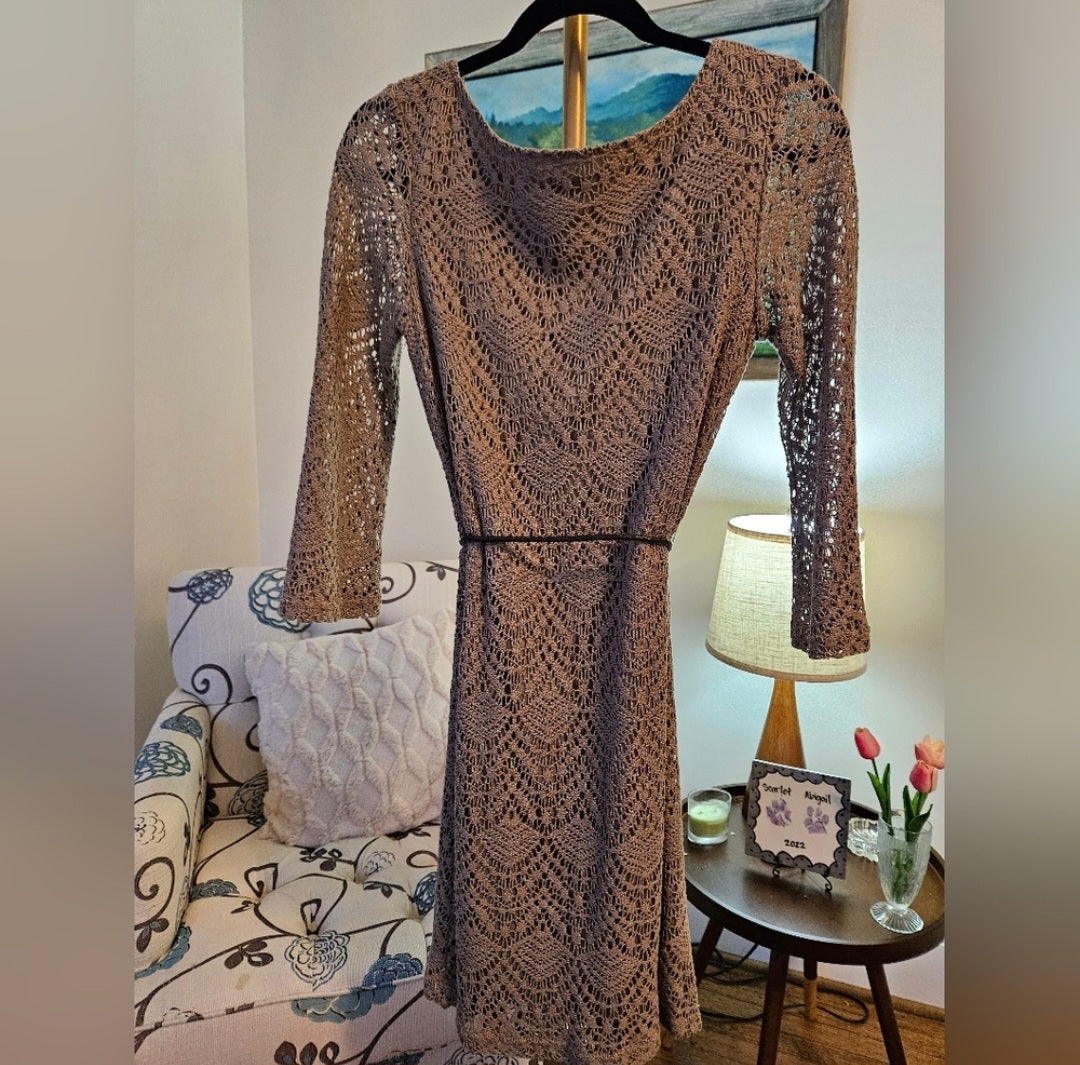Sharagano Crochet Overlay 3/4 Bell Sleeve Dress in Tan With Accent Belt Sz 2