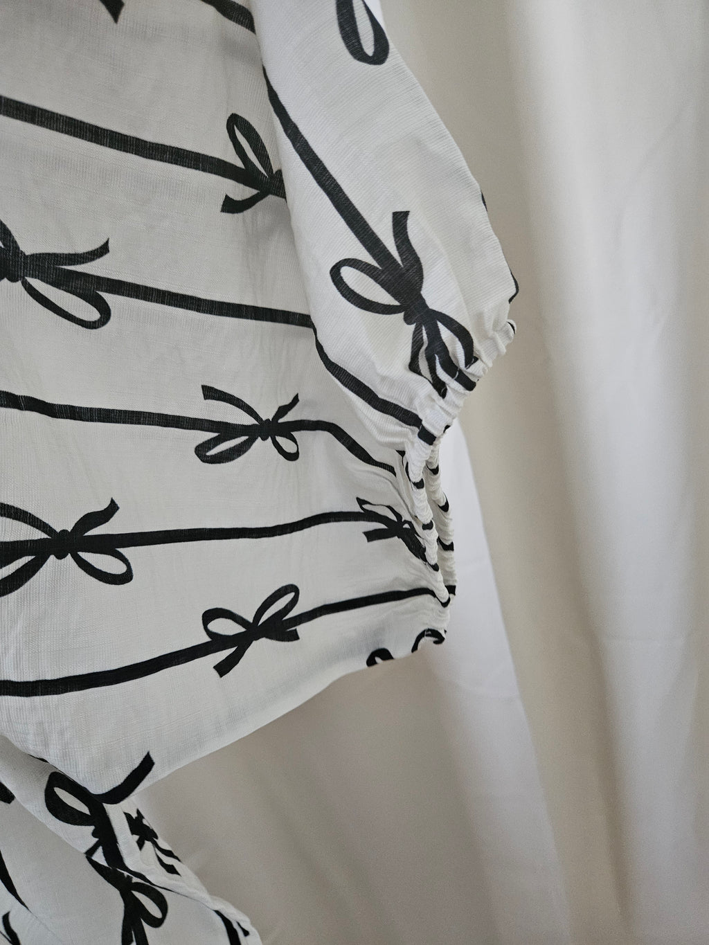 Wholesalesir Off White & Black Bubble Sleeve Blouse