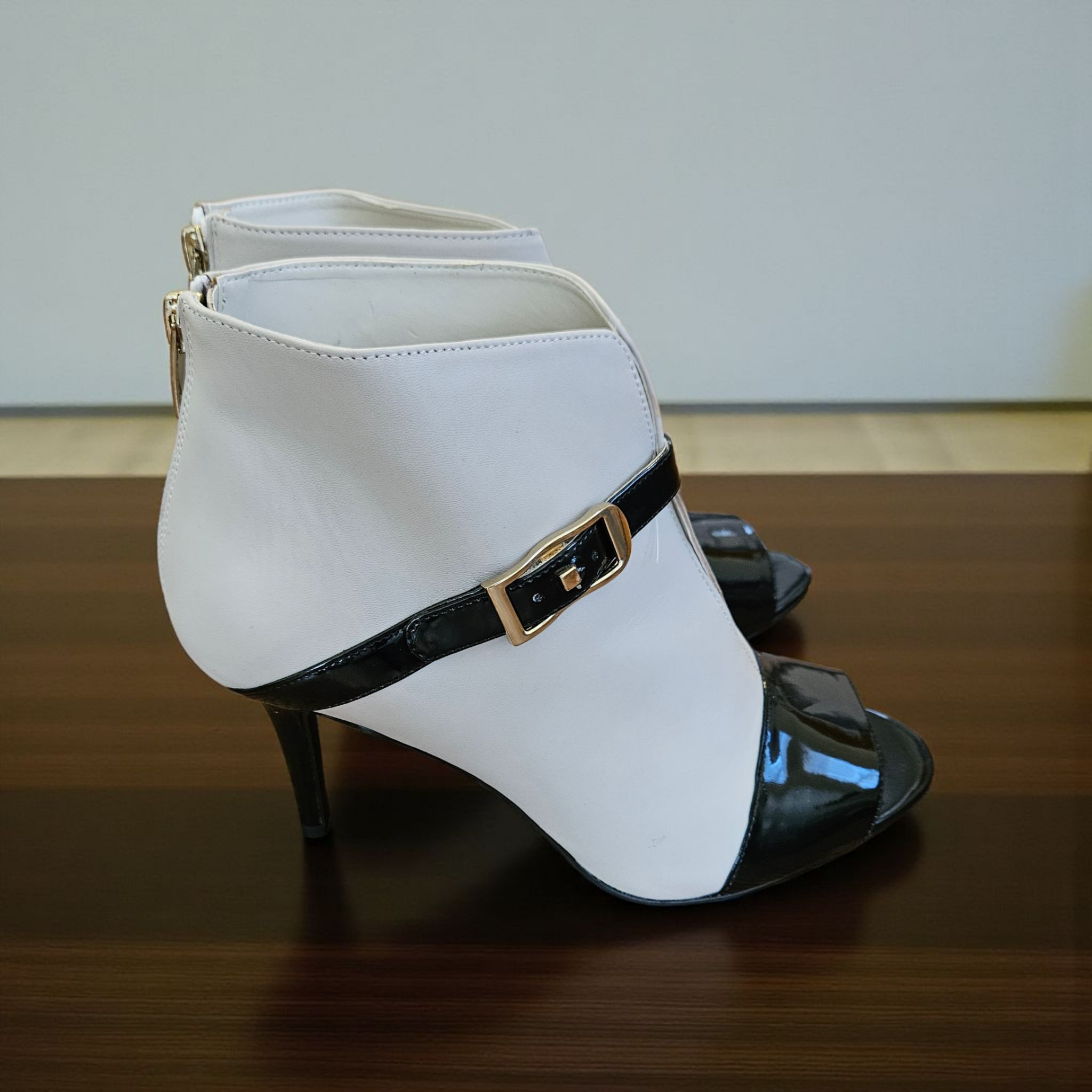 Marc Fisher Preloved Black and Cream Ankle Booties Sz 9.5M