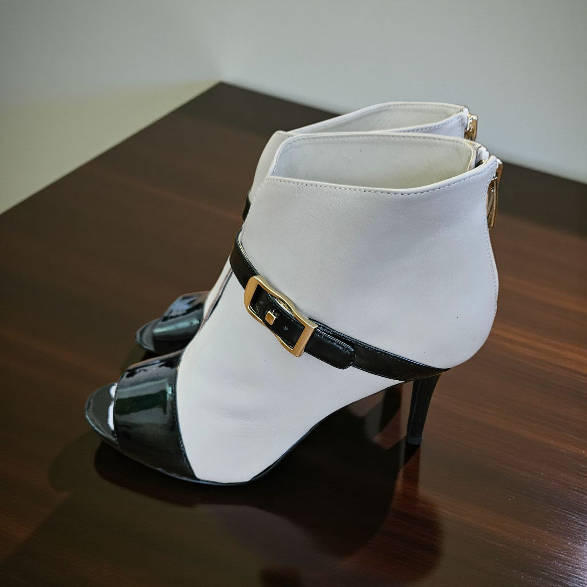 Marc Fisher Preloved Black and Cream Ankle Booties Sz 9.5M