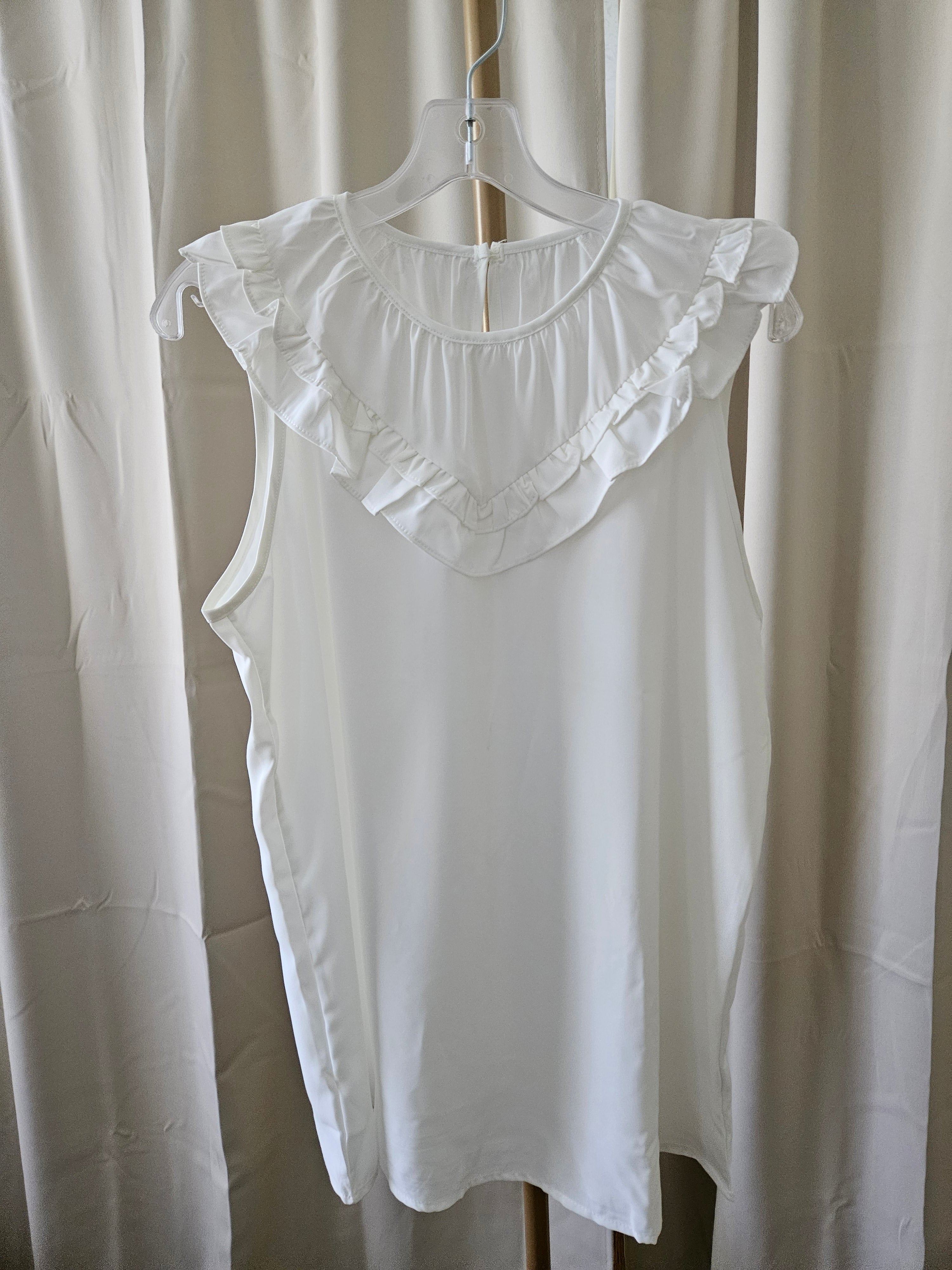 Wholesalesir – Delicate White Ruffle Neck Sleeveless Blouse