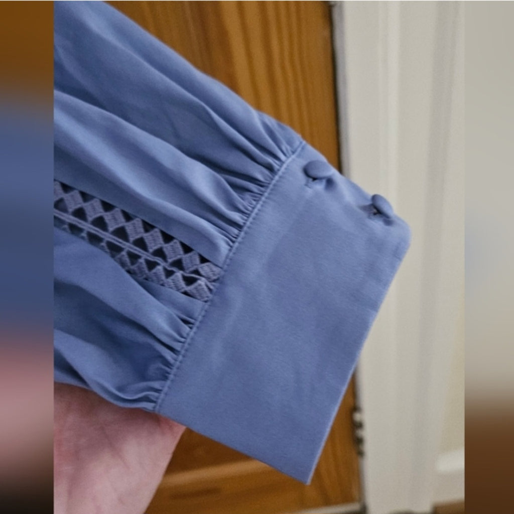 White House Black Market Longsleeve Peek-a-boo Design Button Down Blouse Size M