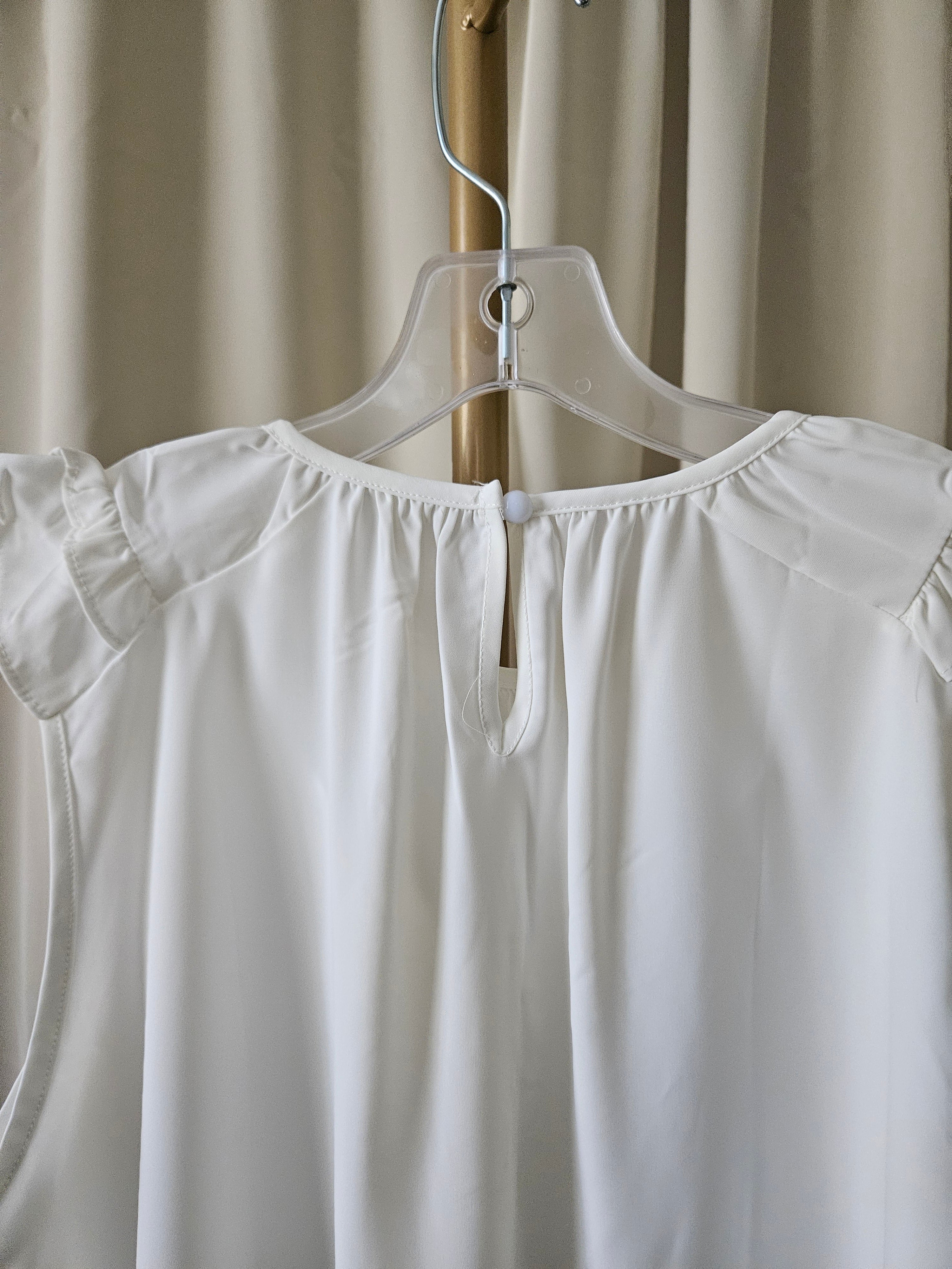 Wholesalesir – Delicate White Ruffle Neck Sleeveless Blouse
