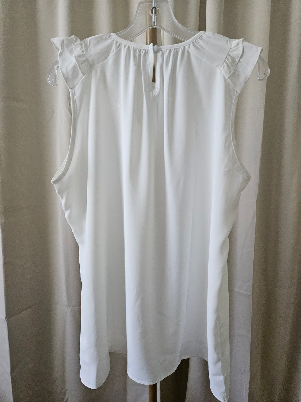 Wholesalesir – Delicate White Ruffle Neck Sleeveless Blouse