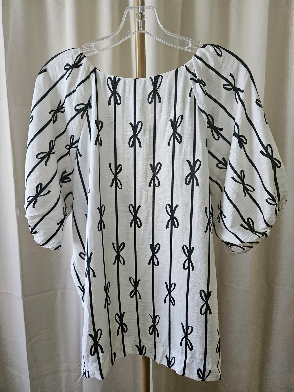 Wholesalesir Off White & Black Bubble Sleeve Blouse