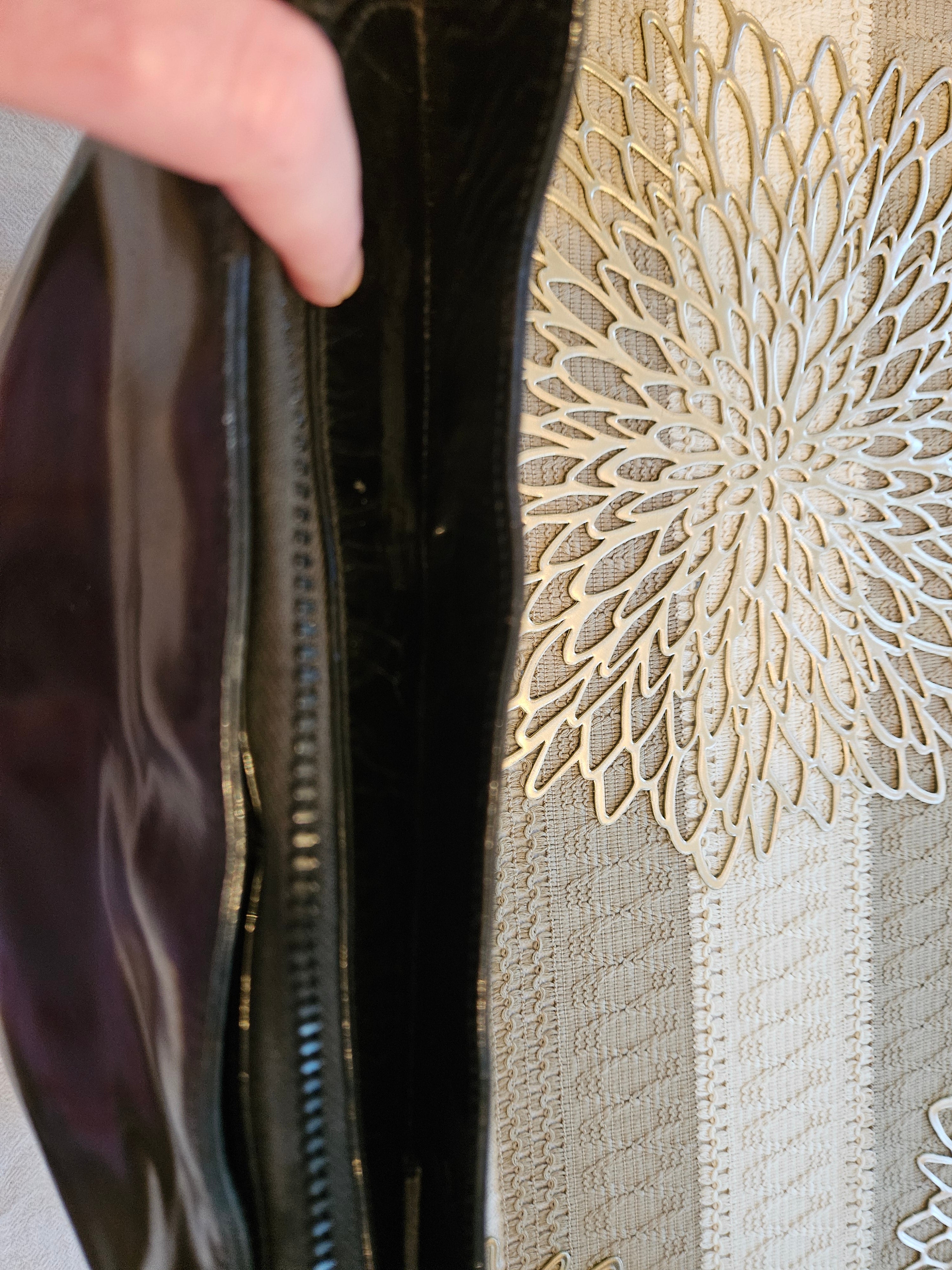 Preloved Vintage Authentic GUCCI 1970's Blk Patent & Gold handbag