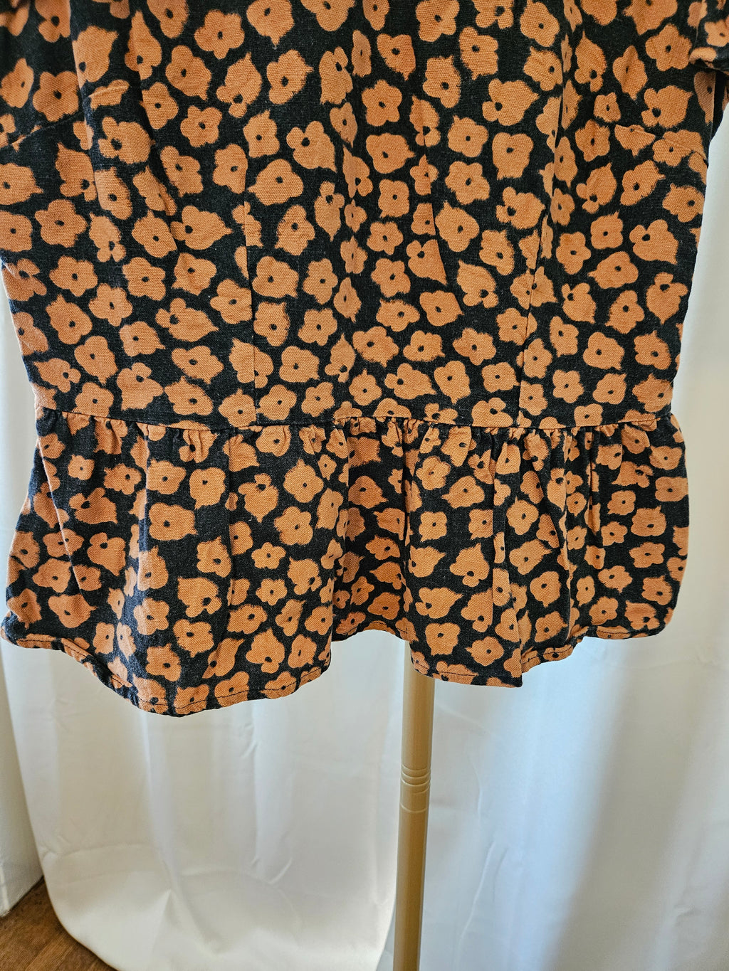 Who What Wear Blouse Size XS Burnt Orange & Black Linen Blend