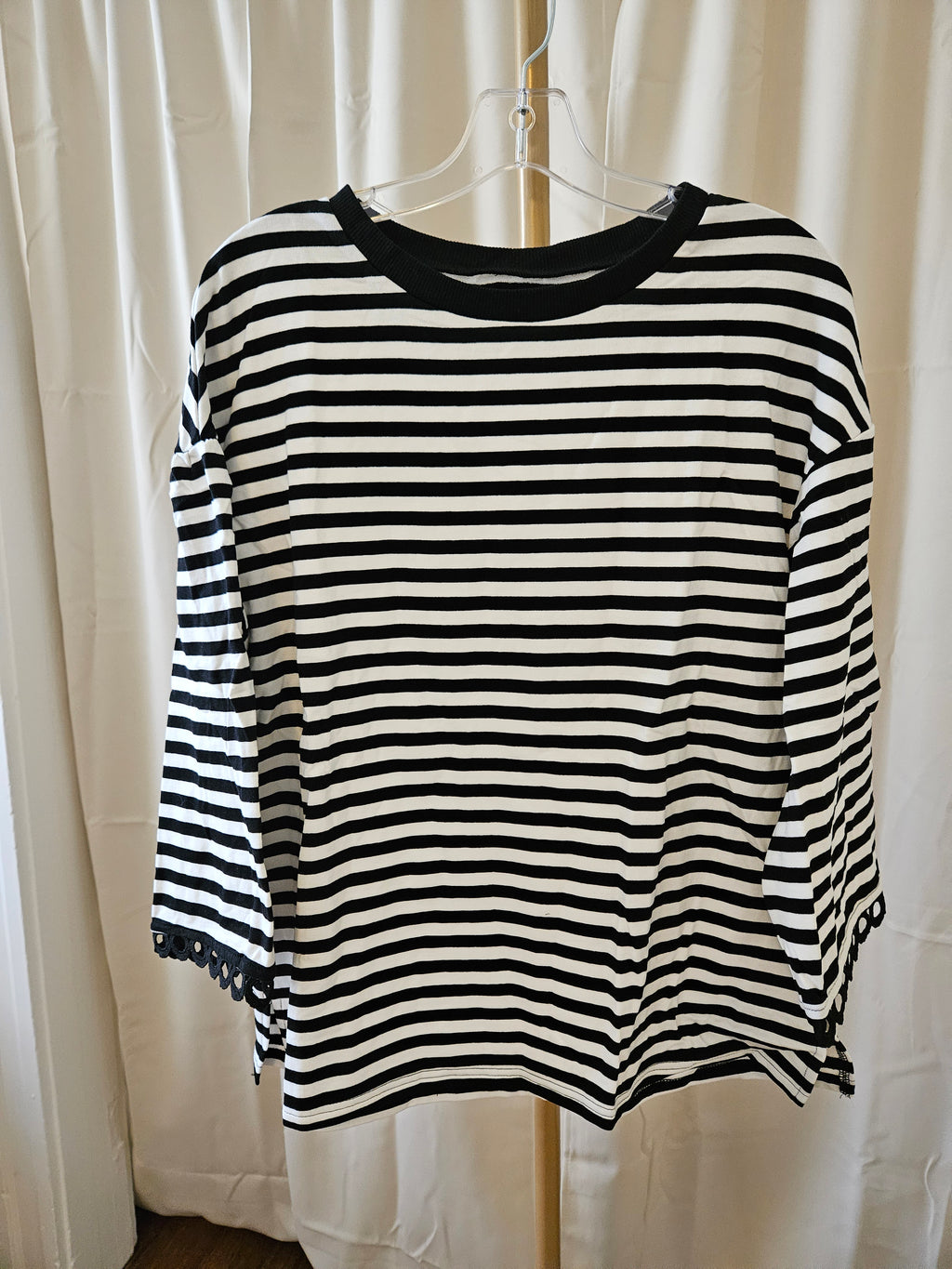 LiveFashionWay Striped Drop Shoulder Lace Trim Bracelet Sleeve Top