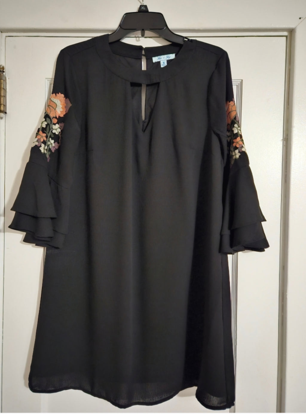 She & Sky A-line Dress Size Small. Embroidery on Flutter Sleeve
