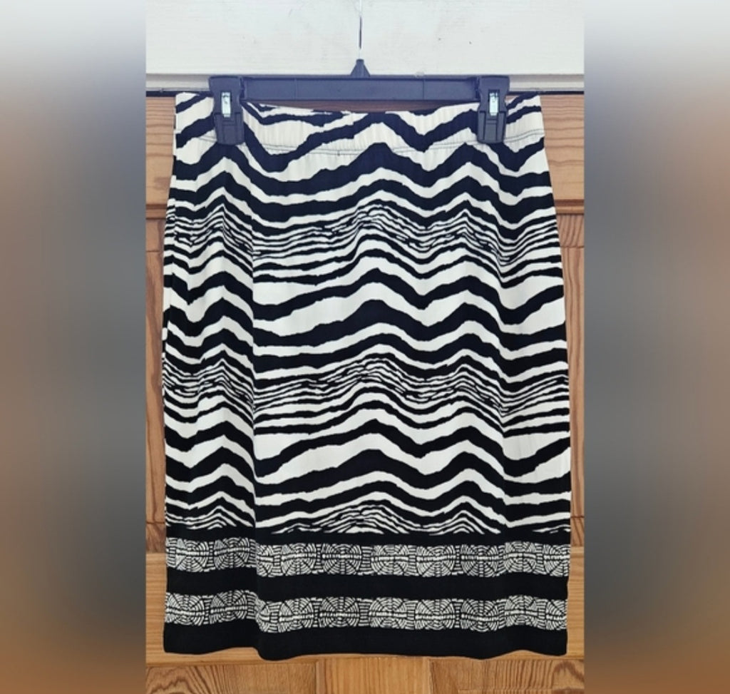 Chico's Blk & White Pull-on Elastic Waist Skirt Size 1 (US SZ 8)