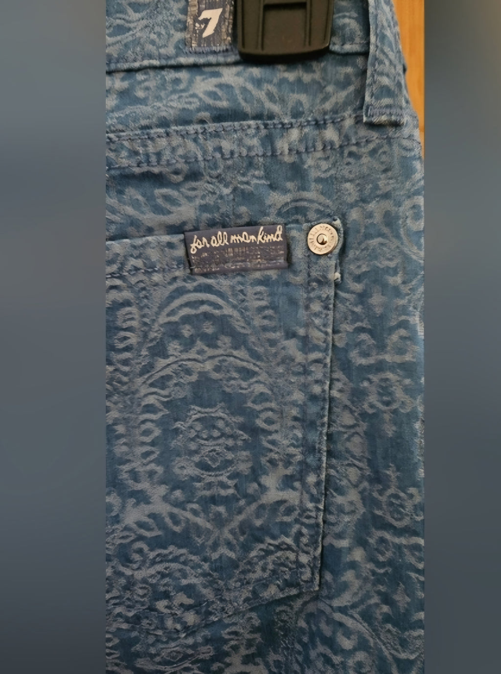 7 For All Mankind Scroll Design Skinny Jeans Size 24 Inseam 28 in