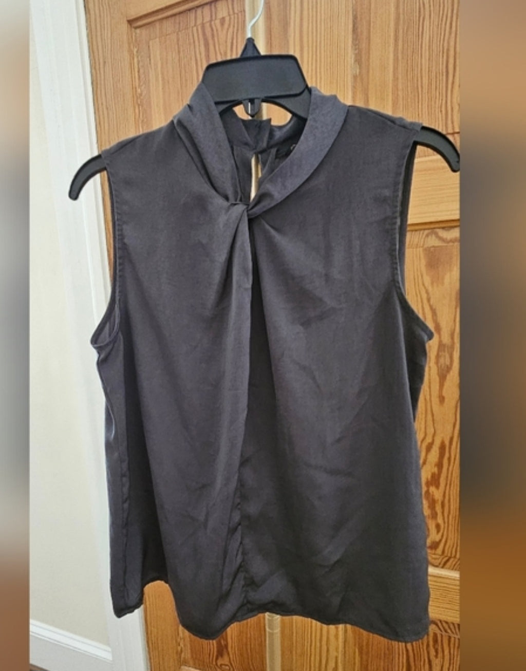 Banana Republic High Neck Sleeveless Silky Blouse w/Keyhole  button closure