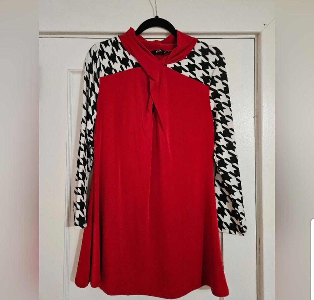 Lily Criss Cross Blk & Red Mini Dress with Keyhole Front Size small