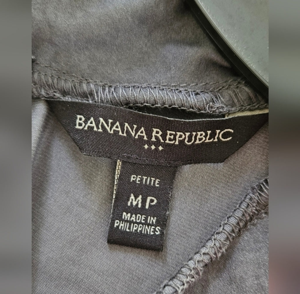 Banana Republic High Neck Sleeveless Silky Blouse w/Keyhole  button closure