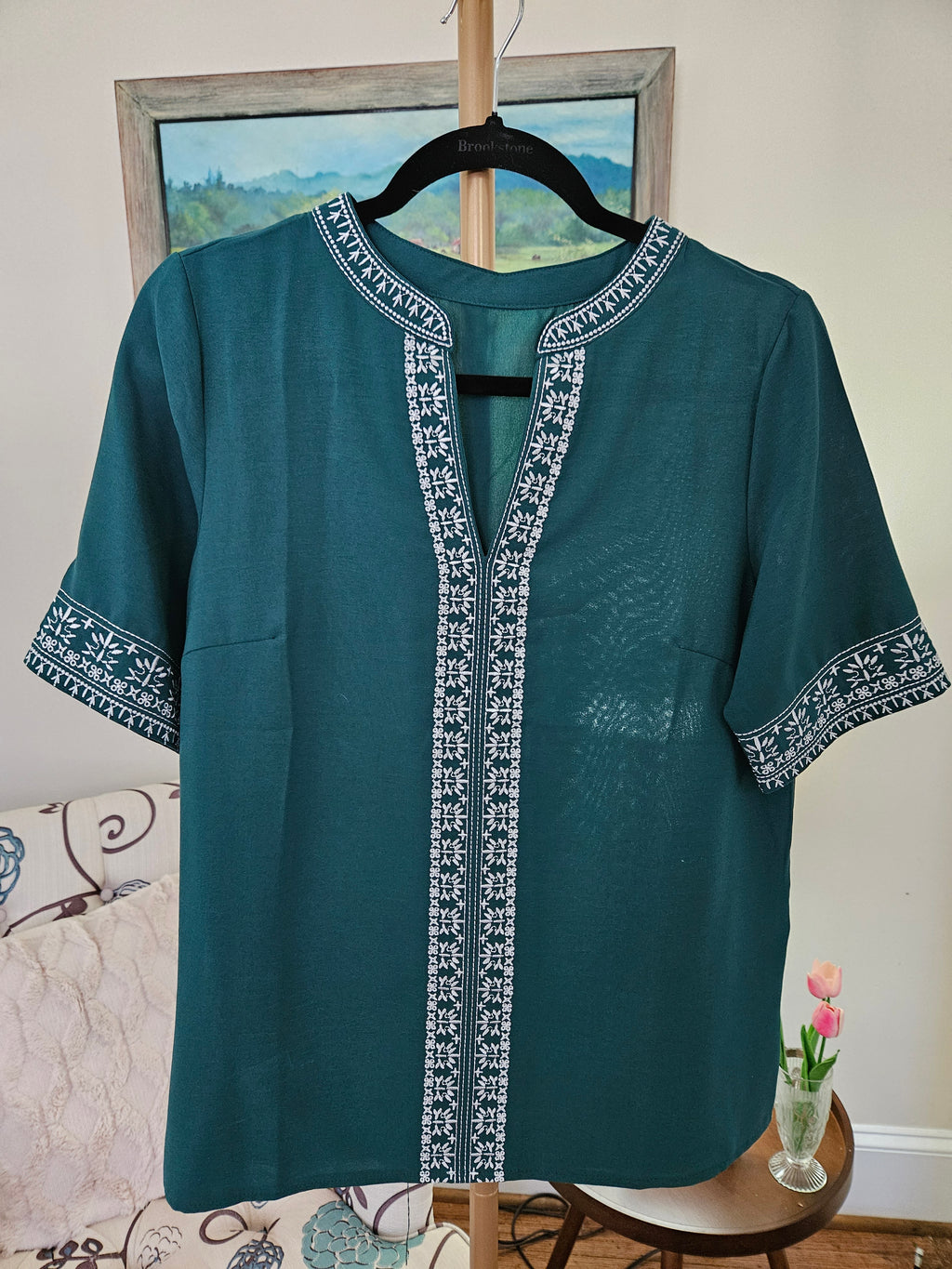 Green W/ White Embroidrey V-Neck Blouse Sz Sm