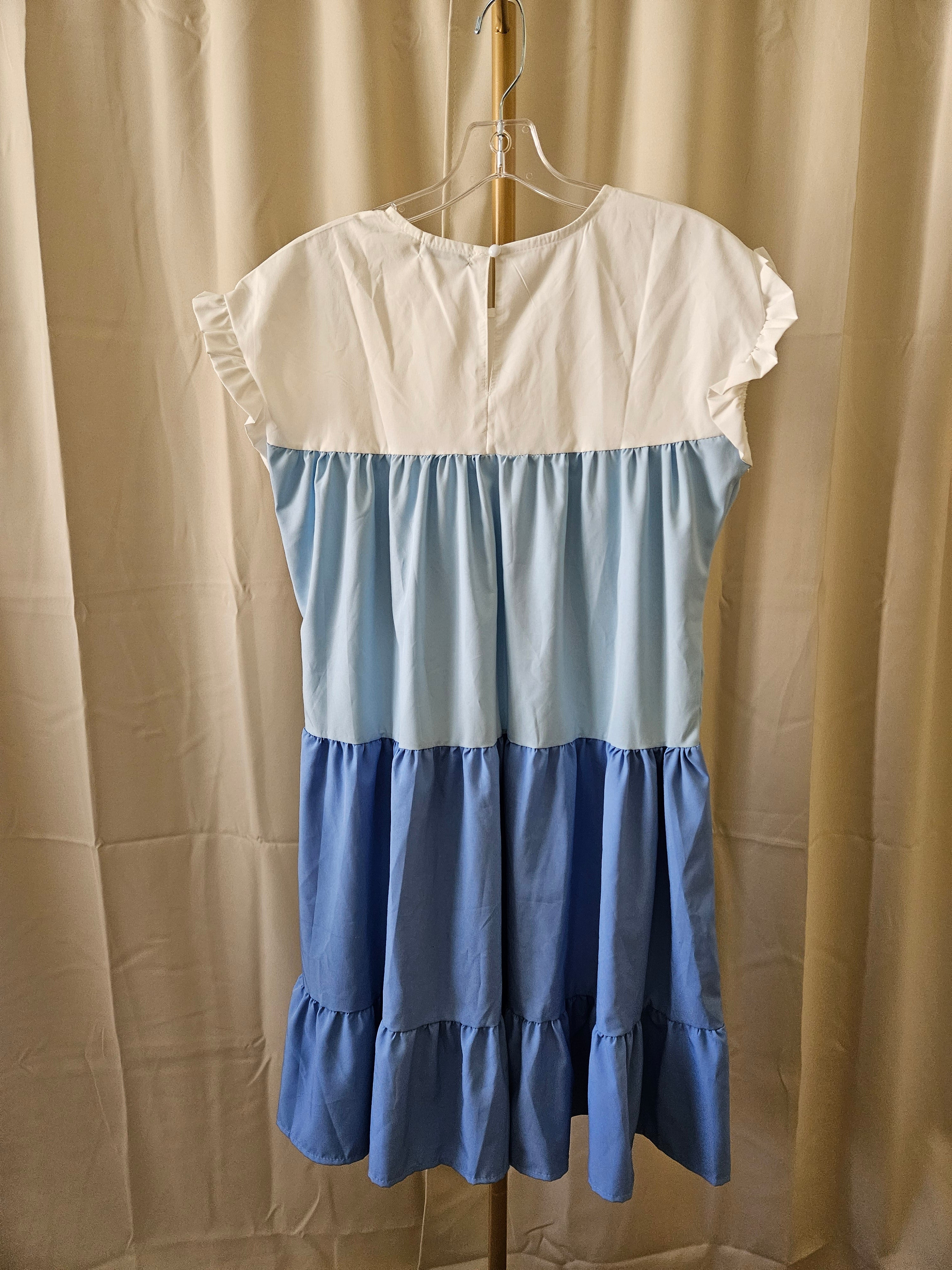 Tracies Blue & White Tiered Flowy Dress Keyhole Back Size Small