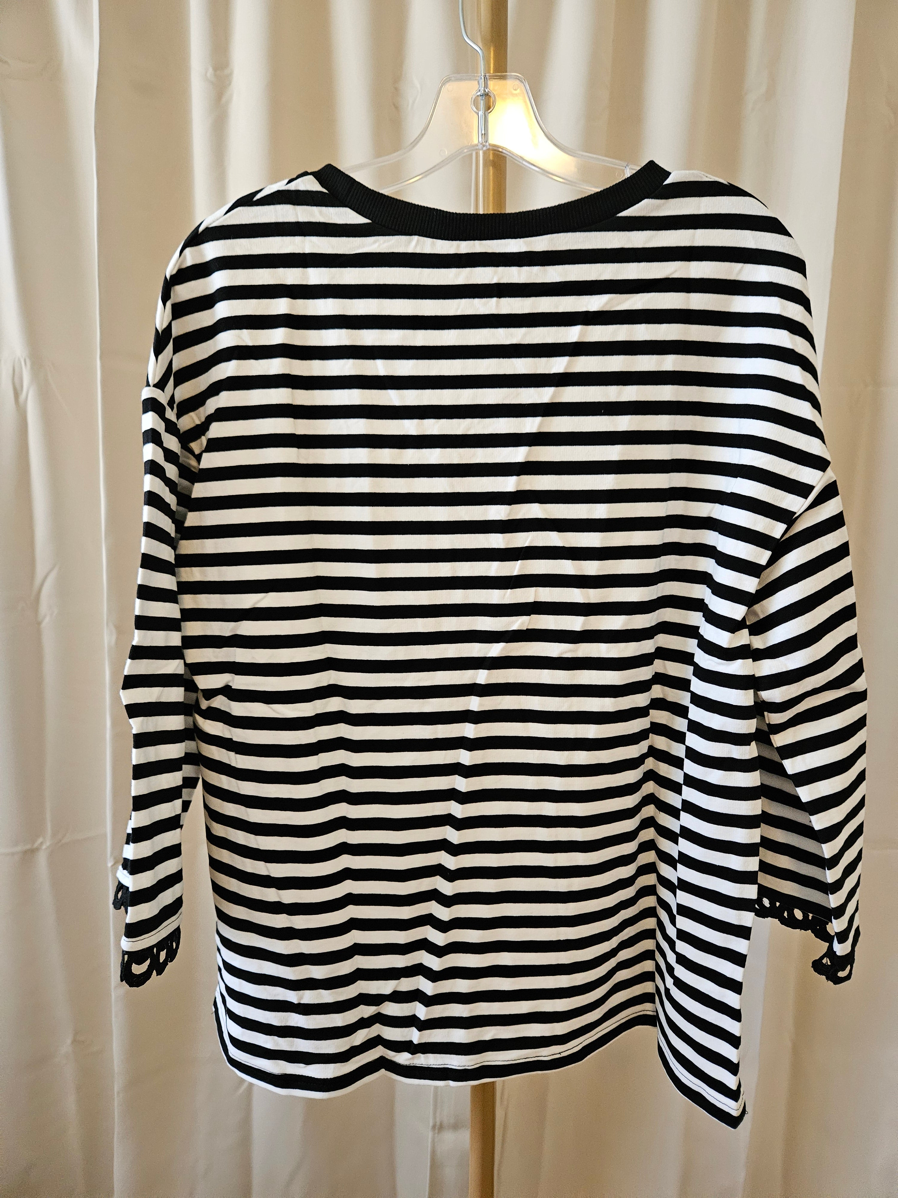 LiveFashionWay Striped Drop Shoulder Lace Trim Bracelet Sleeve Top