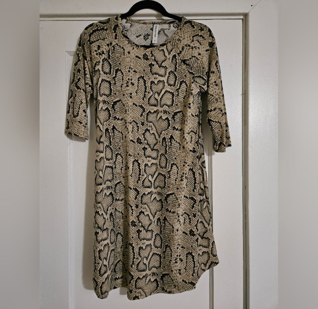 Tickled Teal 3/4 Sleeve Aline Mini Dress with Snake print pattern. Size Small