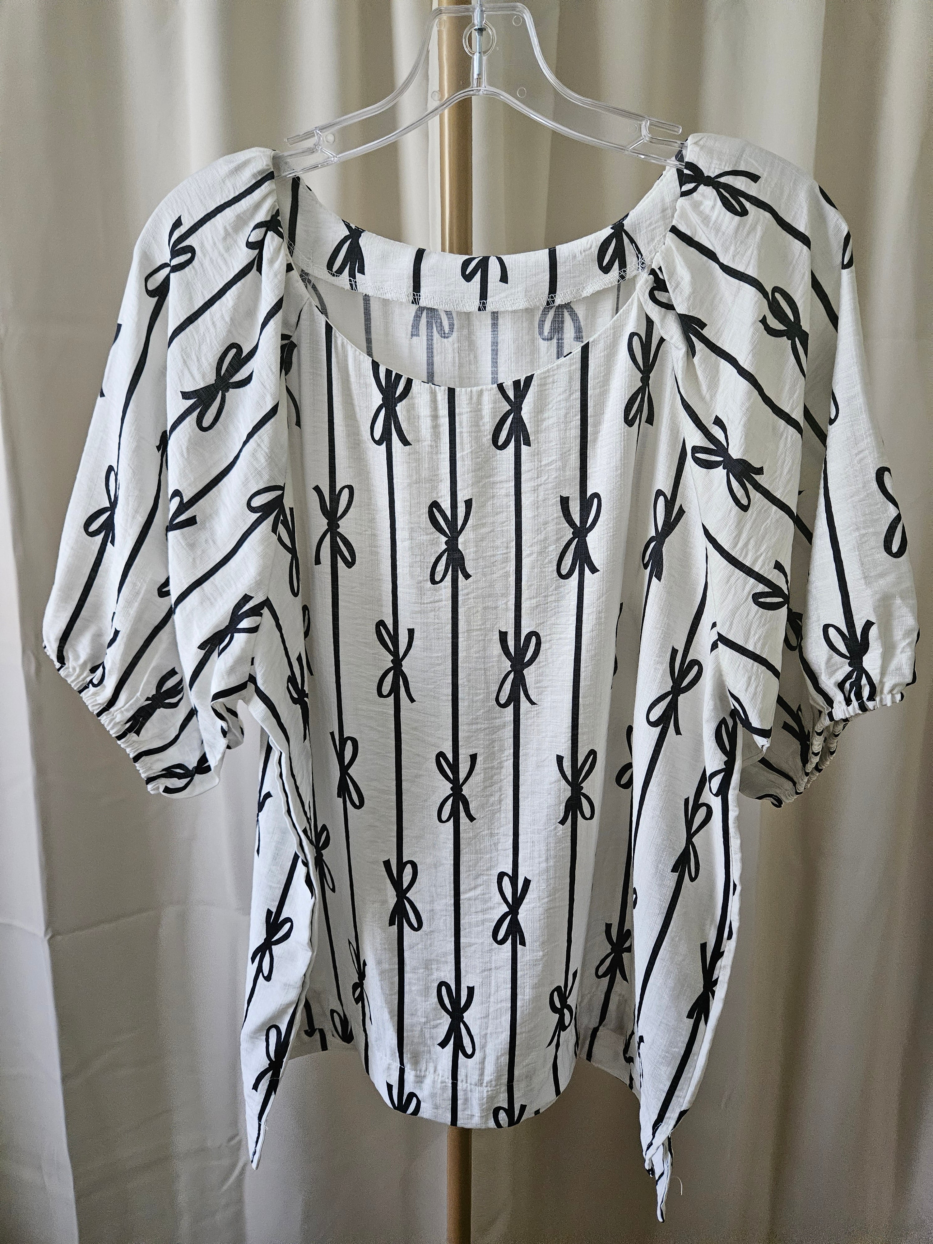Wholesalesir Off White & Black Bubble Sleeve Blouse