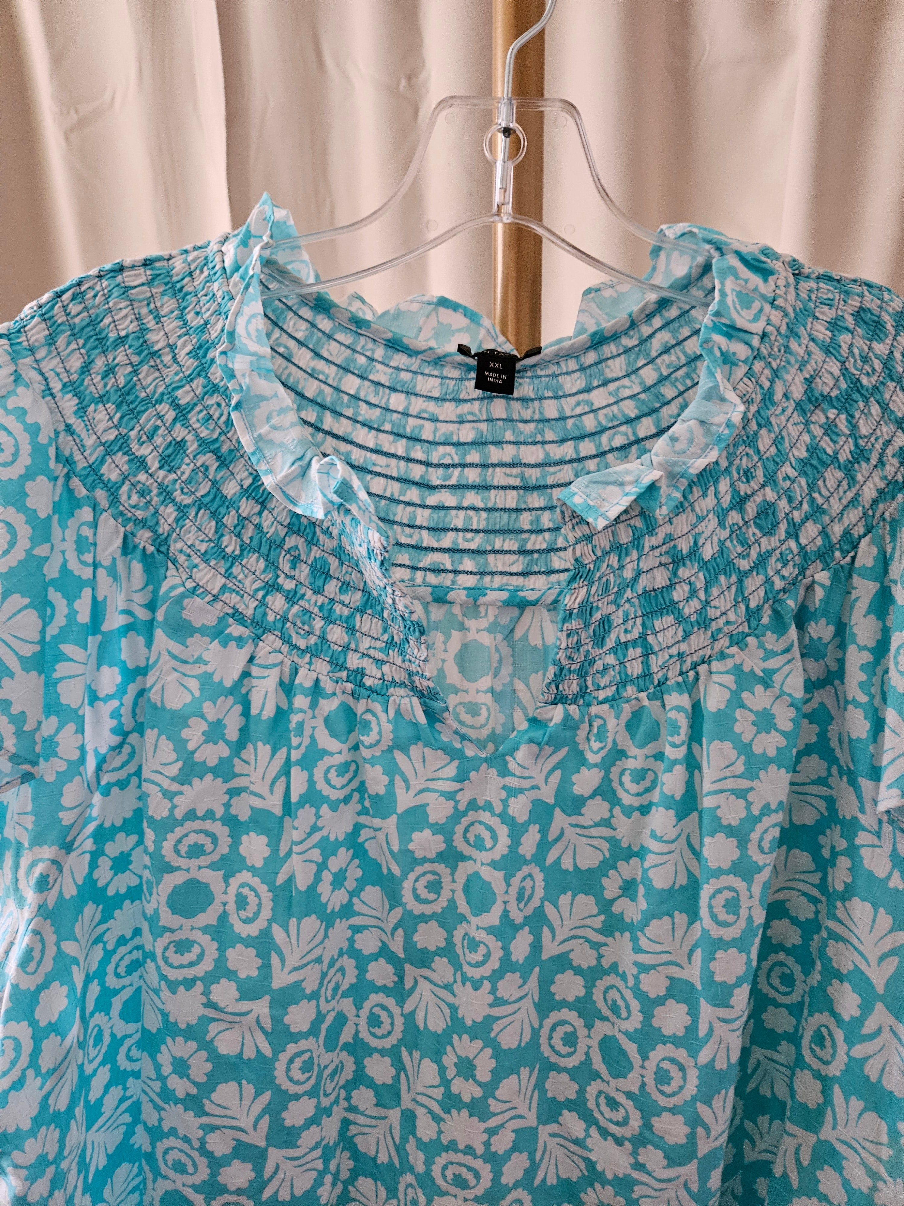 Ann Taylor Turquoise & White Printed Flutter Sleeve Blouse – XXL