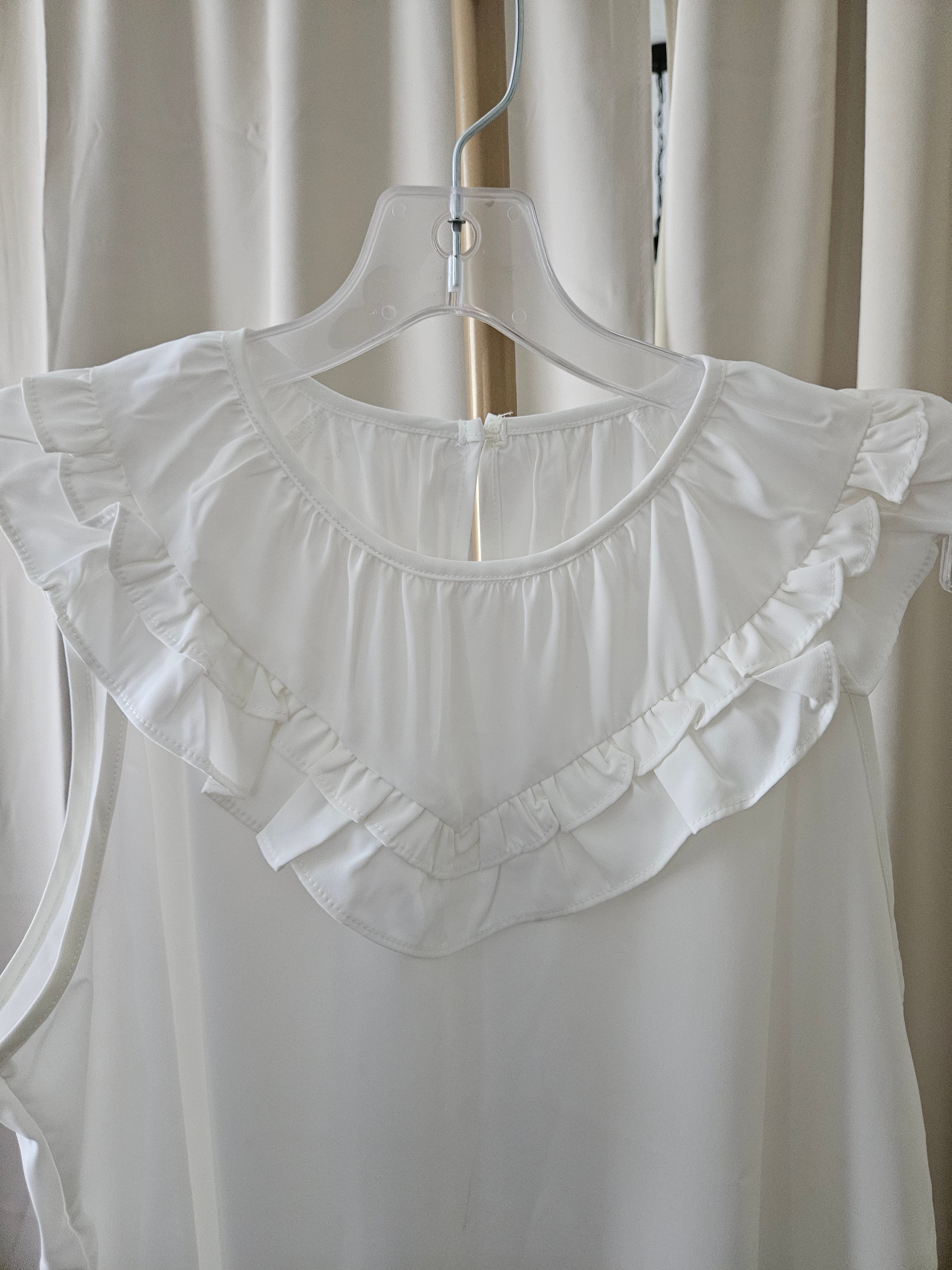 Wholesalesir – Delicate White Ruffle Neck Sleeveless Blouse