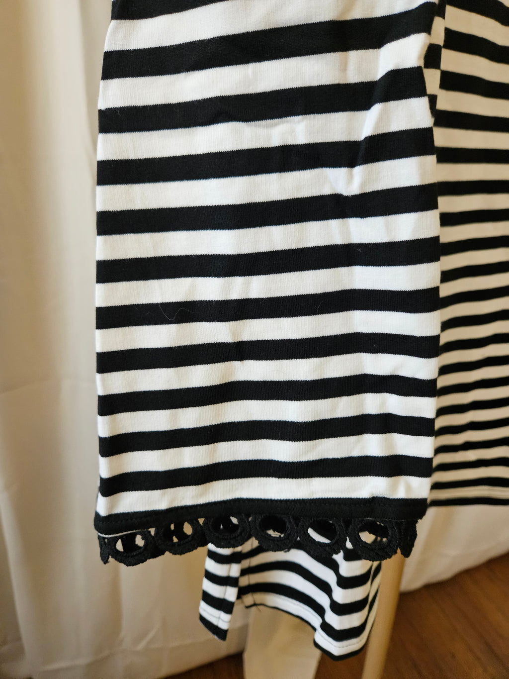 LiveFashionWay Striped Drop Shoulder Lace Trim Bracelet Sleeve Top