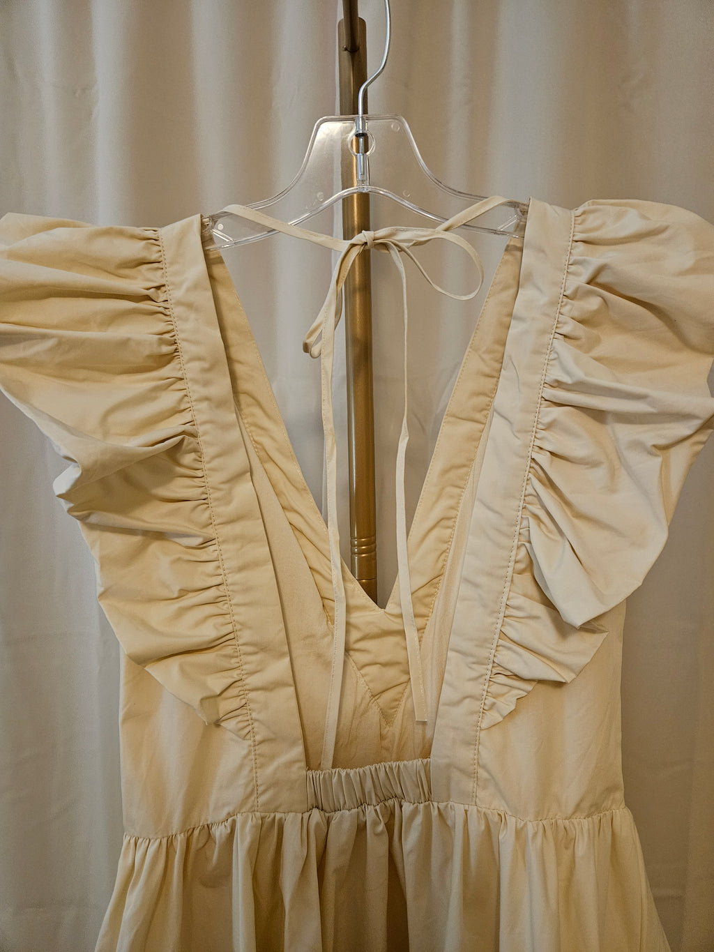 Twenty Ten Cream Flutter Sleeve Open Back Dress 🌸
