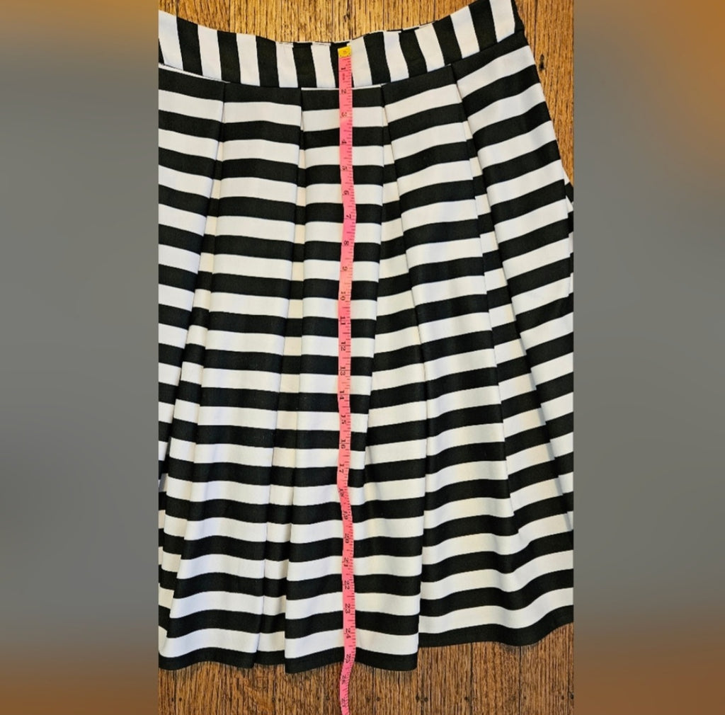 Faith and Joy Pleated Blk & White Skirt, Side Zip Size Large