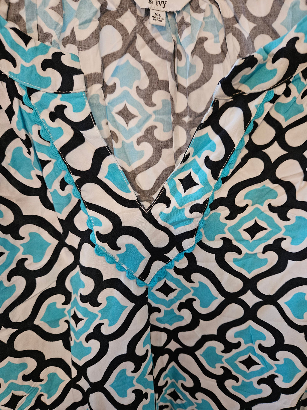 Crown & Ivy XL Turquoise & Black Oversized Bell Sleeve Top