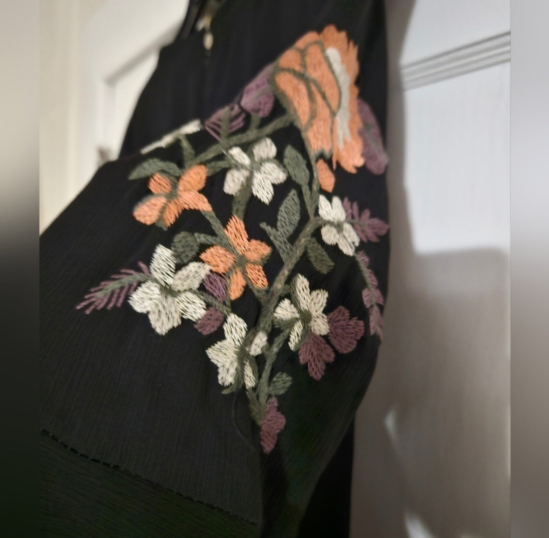 She & Sky A-line Dress Size Small. Embroidery on Flutter Sleeve