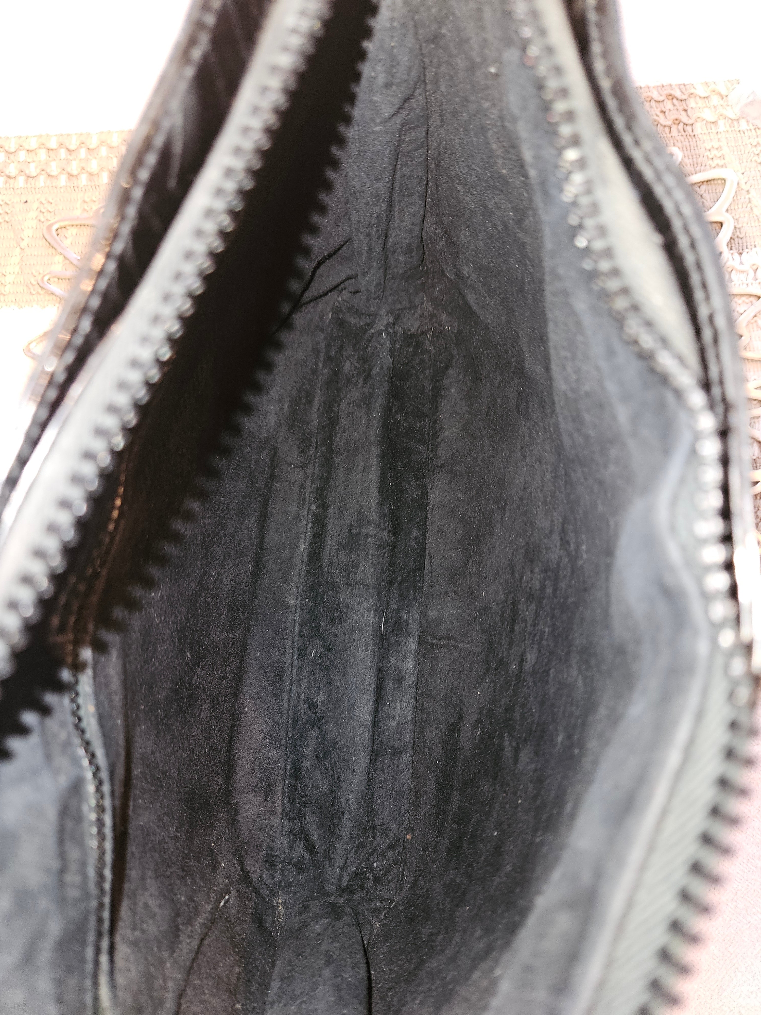 Preloved Vintage Authentic GUCCI 1970's Blk Patent & Gold handbag