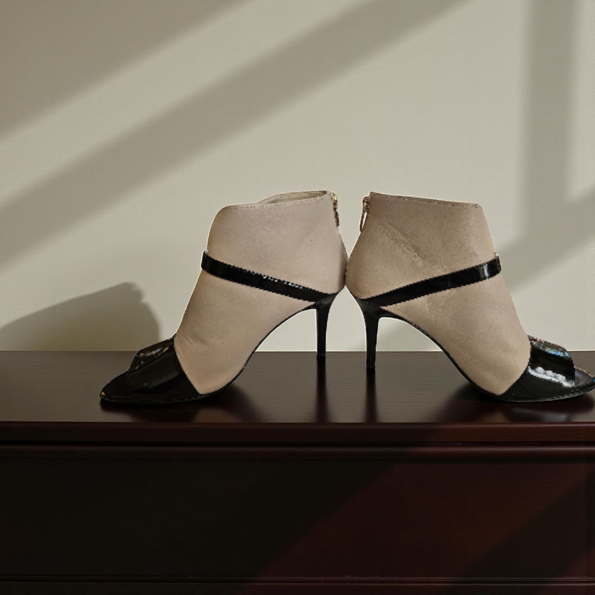 Marc Fisher Preloved Black and Cream Ankle Booties Sz 9.5M