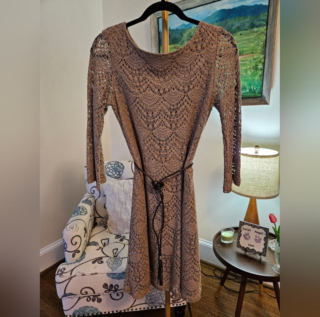 Sharagano Crochet Overlay 3/4 Bell Sleeve Dress in Tan With Accent Belt Sz 2