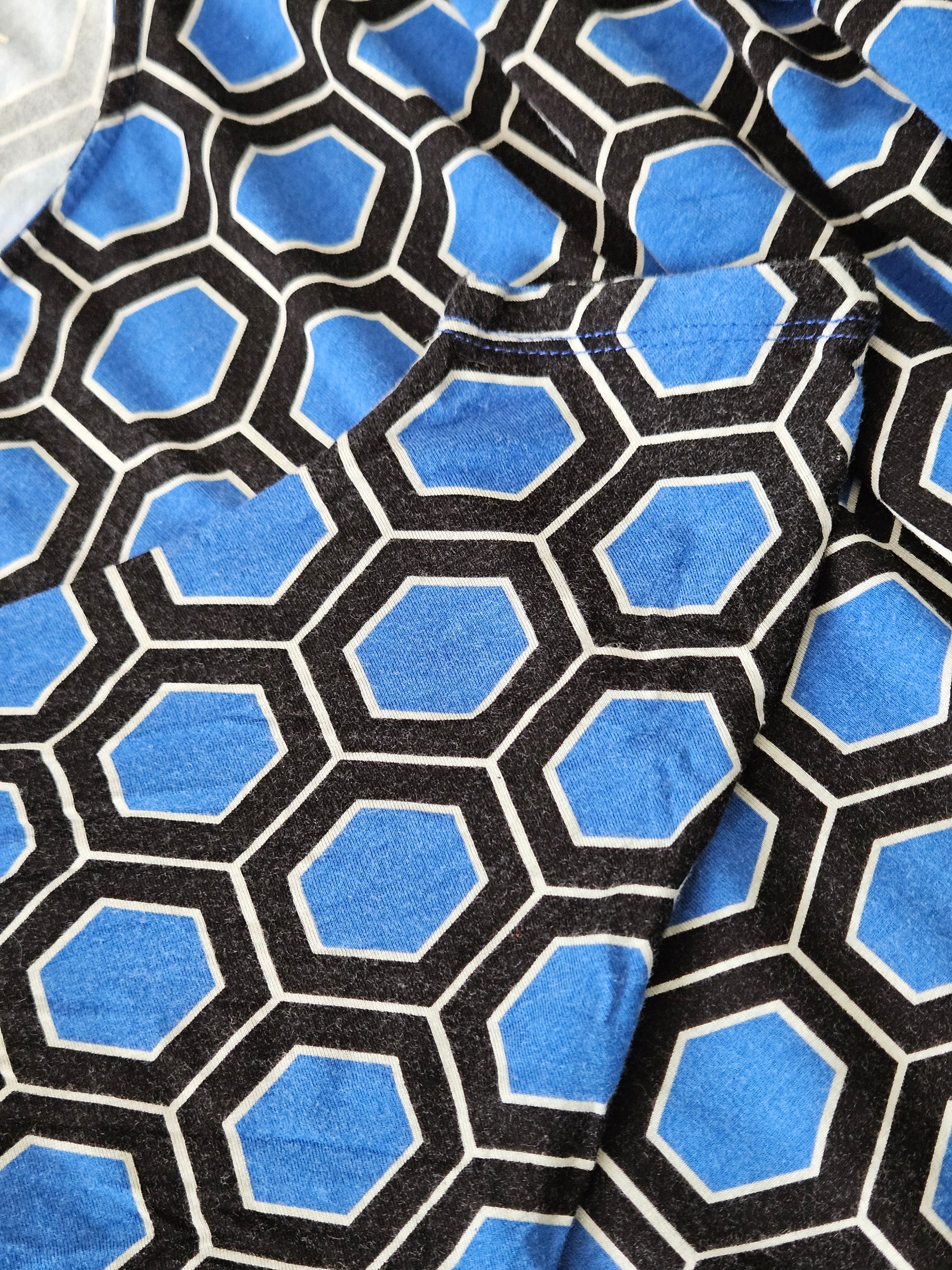 Hourglass Lilly Blue and Black Cropped Batwong Geometric Blouse Sz XS