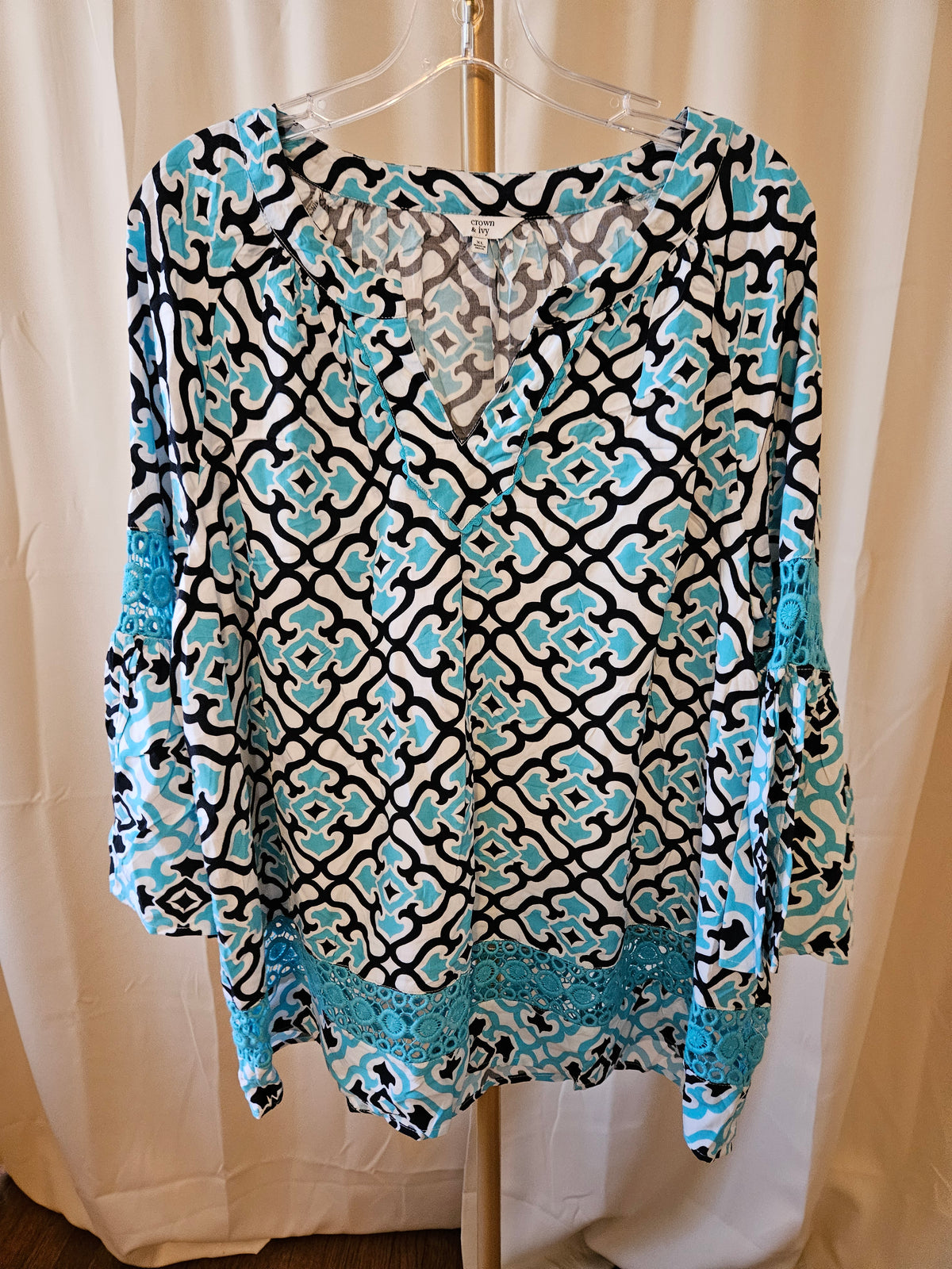 Crown & Ivy XL Turquoise & Black Oversized Bell Sleeve Top